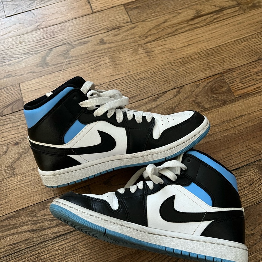 Nike Air Jordan 1s - Picture 2 of 2